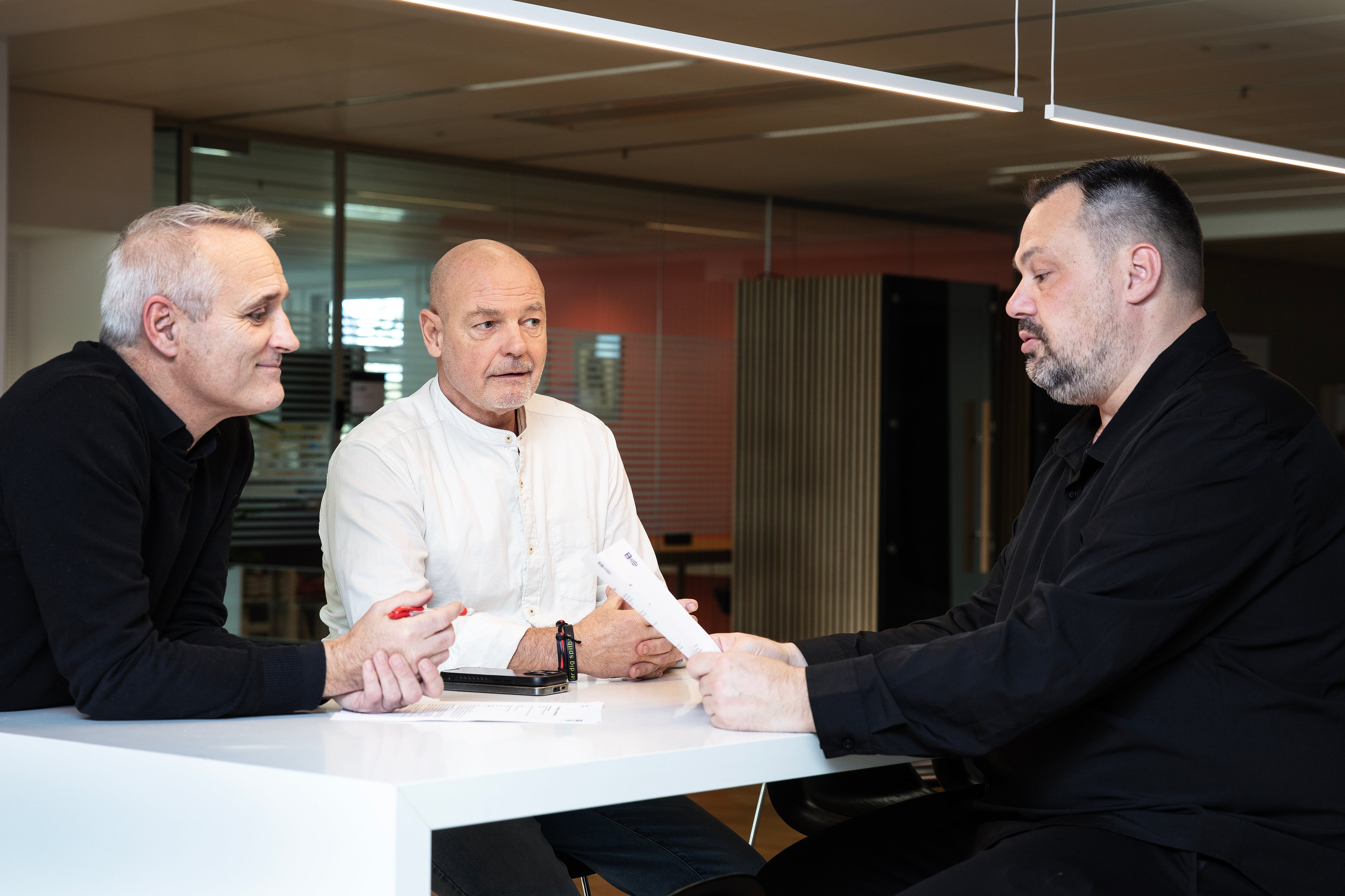 Billede fra Hrs's kontorer, med de ansatte i arbejde Billede fra Hrs's kontorer, med de ansatte i arbejde